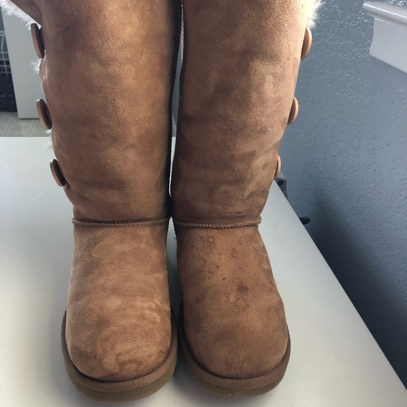 UGG Boots - Picture 2 of 5